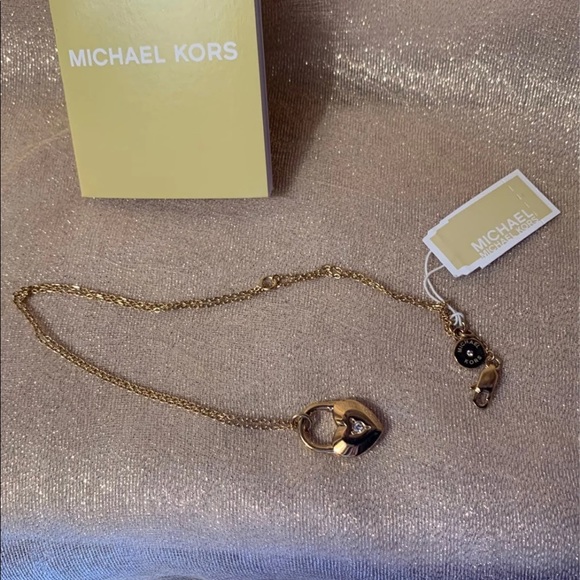 NWT MICHAEL KORS GOLD-TONE
HEART PENDANT NECKLACE MKJX7443710 MSRP $85.00 - Picture 7 of 9